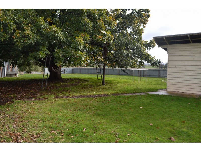 27 Clarke Street, Crowlands, Ararat VIC 3377