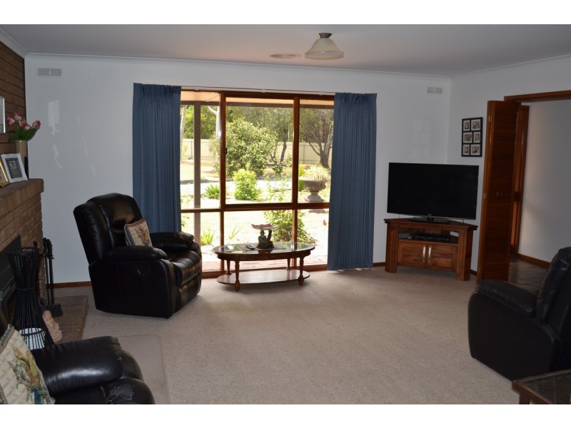 17 Golf Links Road, Ararat VIC 3377