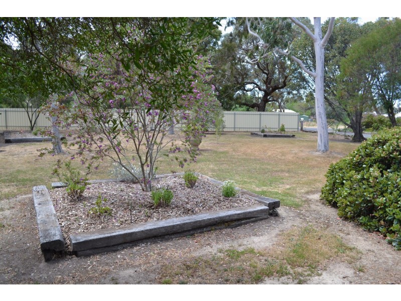 17 Golf Links Road, Ararat VIC 3377