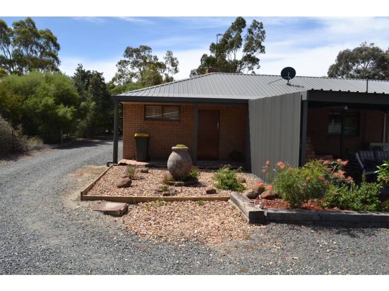 17 Golf Links Road, Ararat VIC 3377