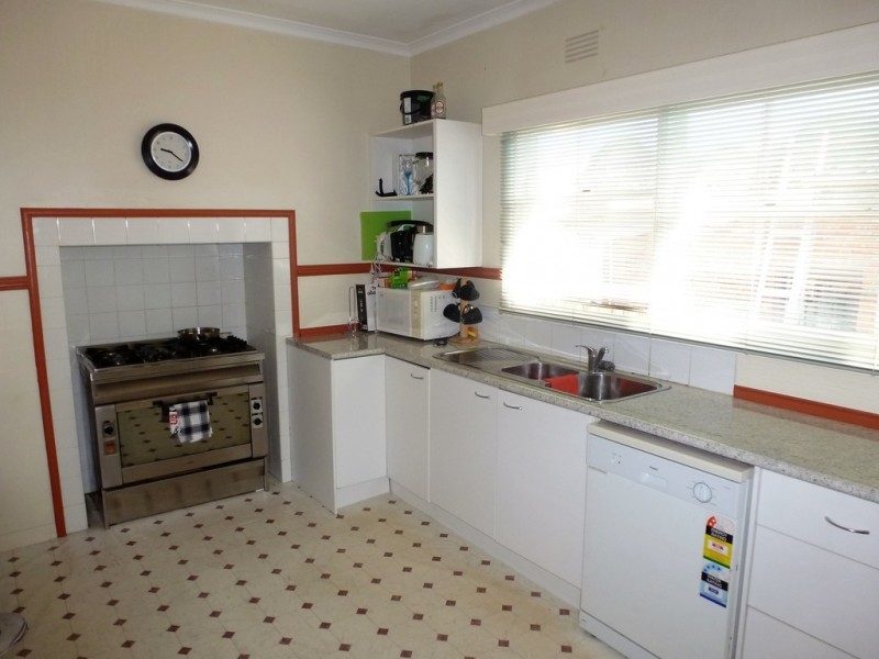 1 Queens Avenue, Ararat VIC 3377