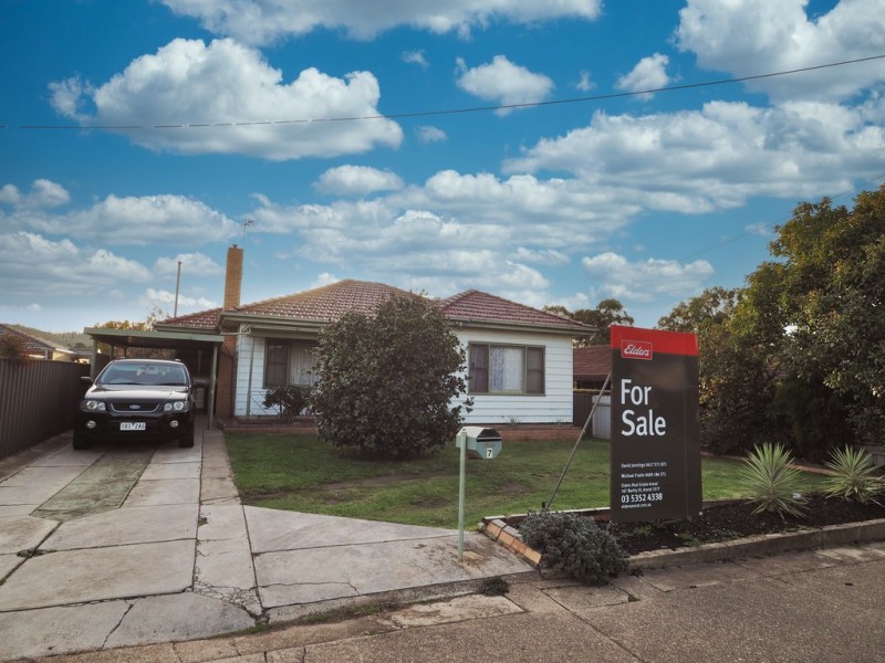 7 Queens Avenue, Ararat VIC 3377