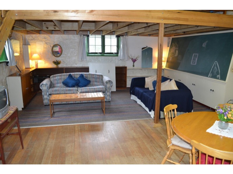 6814 Mortlake-Ararat Road, Rossbridge VIC 3377