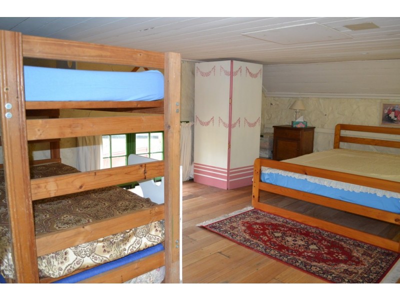 6814 Mortlake-Ararat Road, Rossbridge VIC 3377