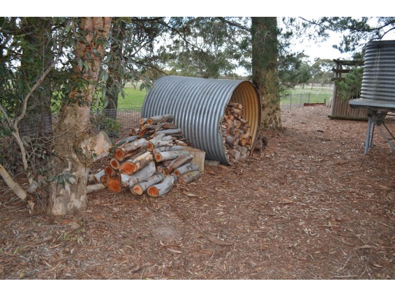 6814 Mortlake-Ararat Road, Rossbridge VIC 3377