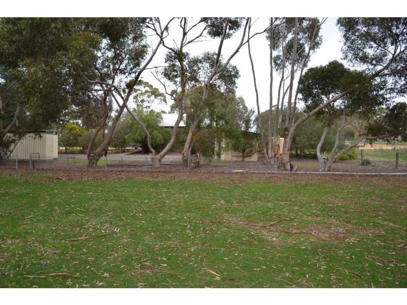 6814 Mortlake-Ararat Road, Rossbridge VIC 3377