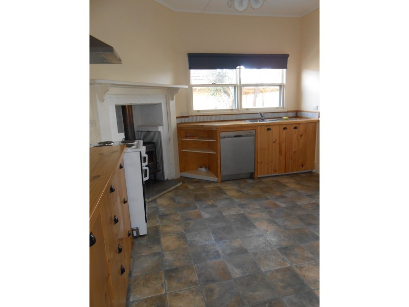 17 Henderson Street, Ararat VIC 3377