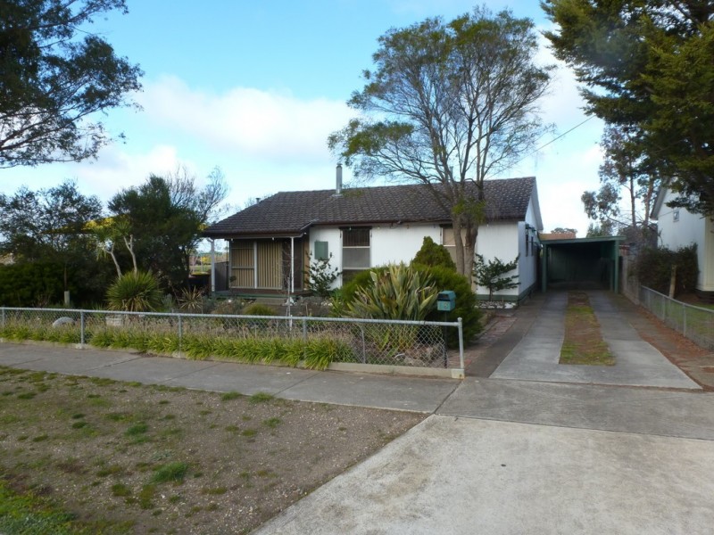 18 Marx Crescent, Ararat VIC 3377