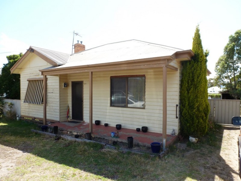 17 Coad Street, Ararat VIC 3377
