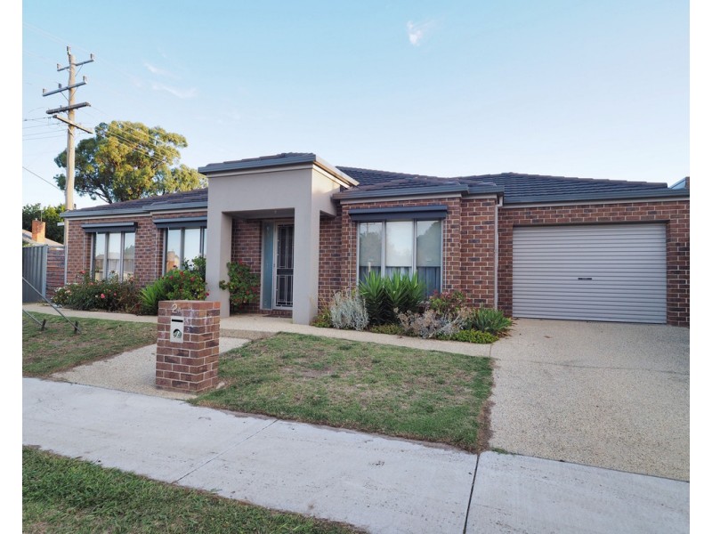 2A Kneebone Street, Ararat VIC 3377