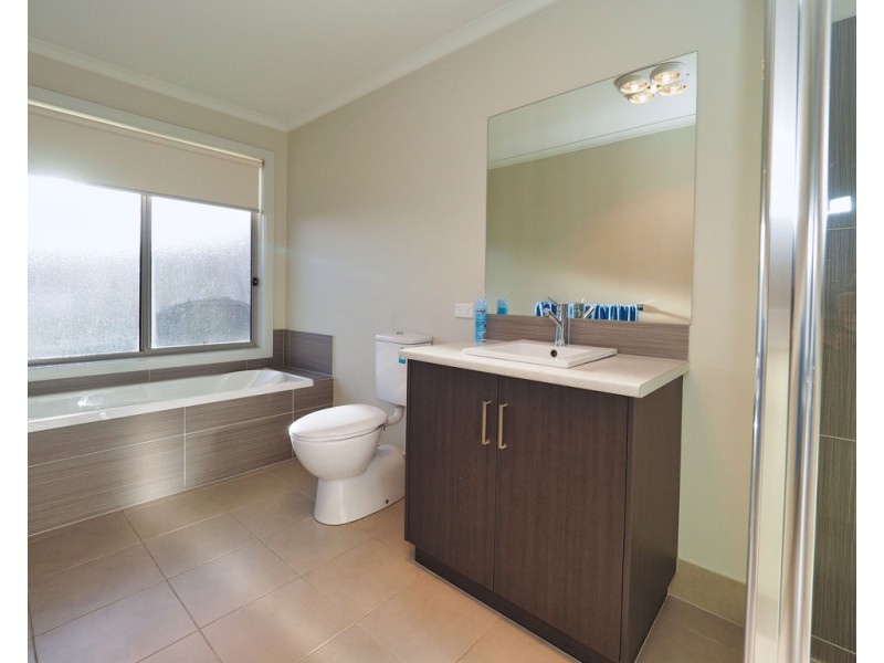 2A Kneebone Street, Ararat VIC 3377