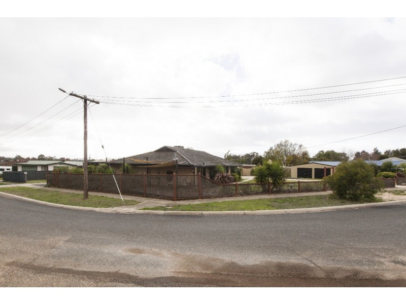 17 Kneebone Street, Ararat VIC 3377