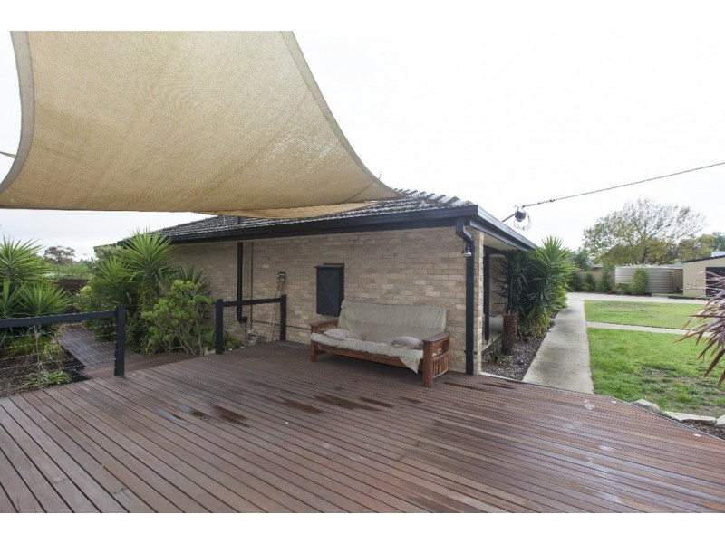 17 Kneebone Street, Ararat VIC 3377