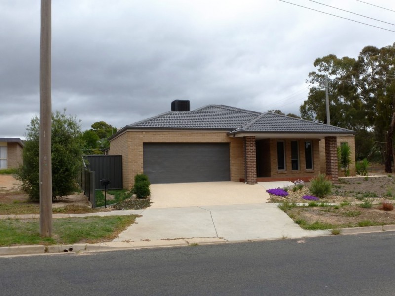 83 Banfield Street, Ararat VIC 3377