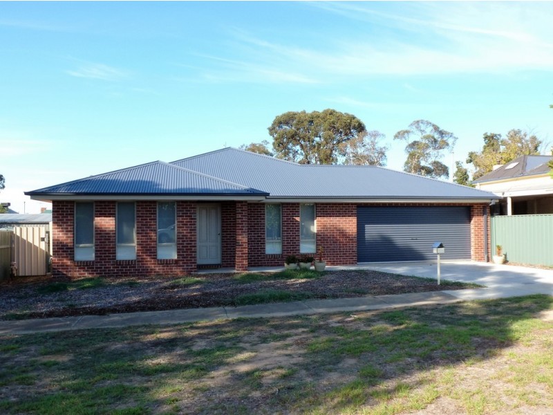 2 Flattely Street, Ararat VIC 3377