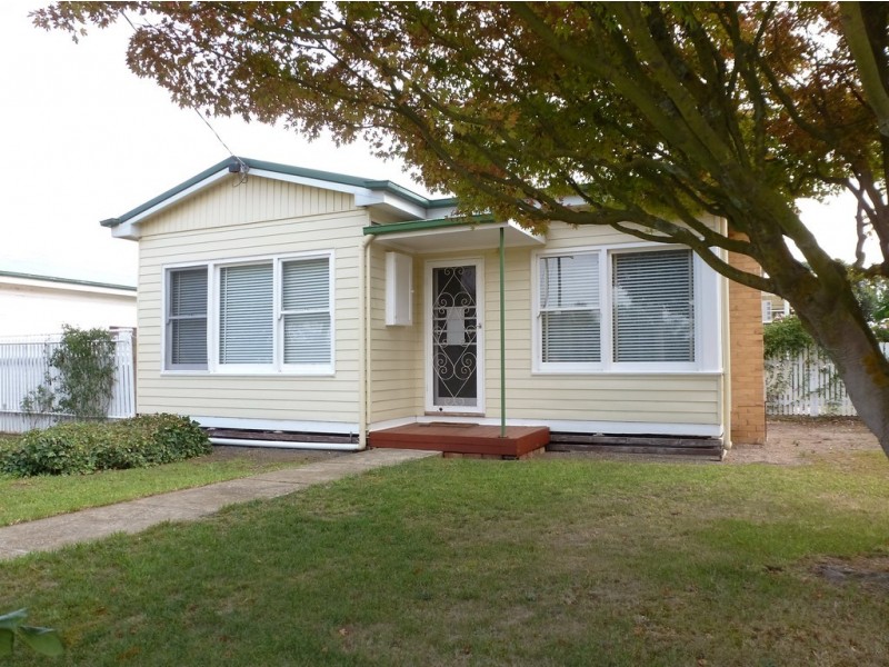 2072 Glenelg Highway, Lake Bolac VIC 3351