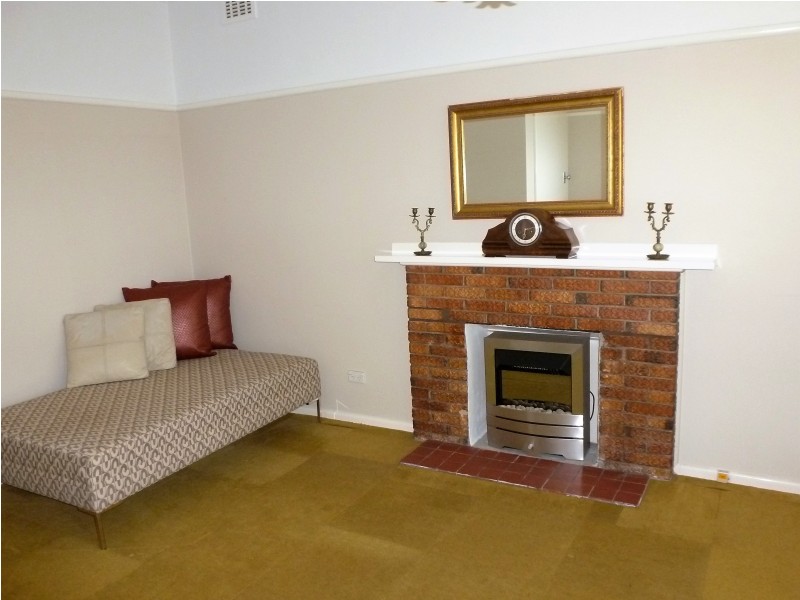 2072 Glenelg Highway, Lake Bolac VIC 3351