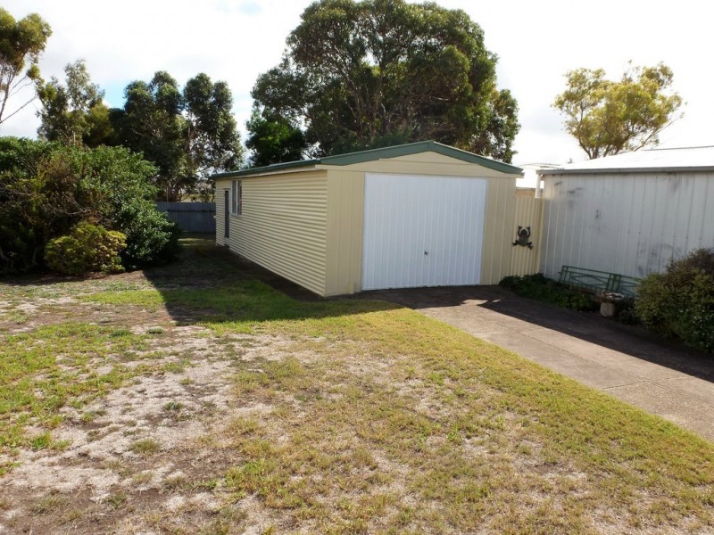 2072 Glenelg Highway, Lake Bolac VIC 3351