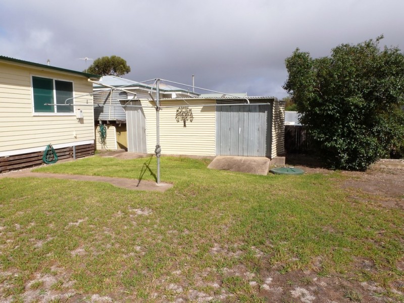2072 Glenelg Highway, Lake Bolac VIC 3351