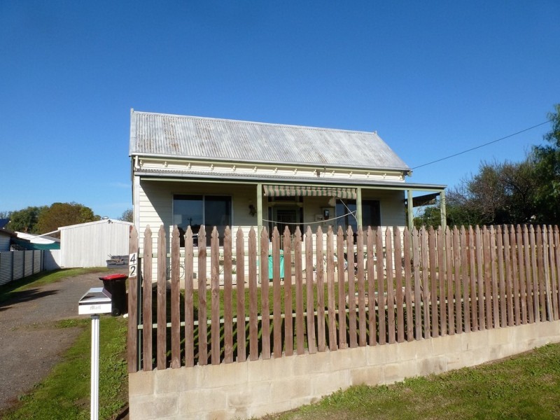 42 McLellan Street, Ararat VIC 3377