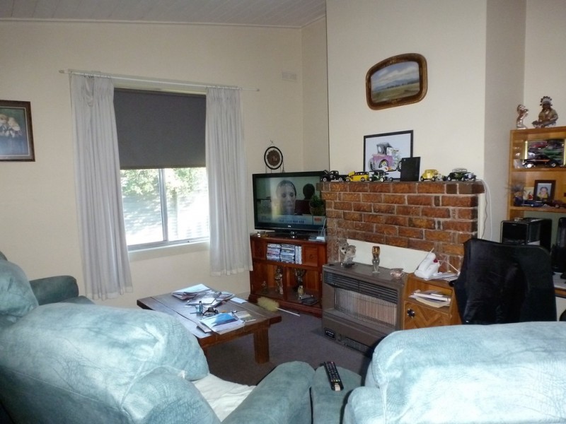 42 McLellan Street, Ararat VIC 3377