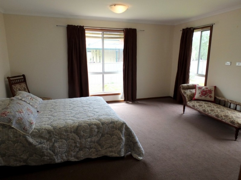 8 Dalton Street, Avoca VIC 3467