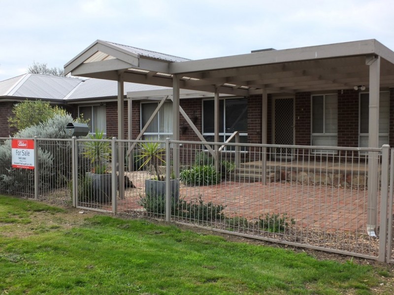 8 Dalton Street, Avoca VIC 3467