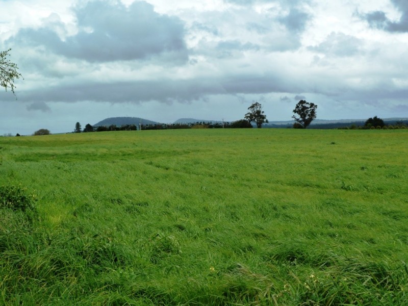 - Bungaree-Ballarat Road, Clarkes Hill VIC 3352