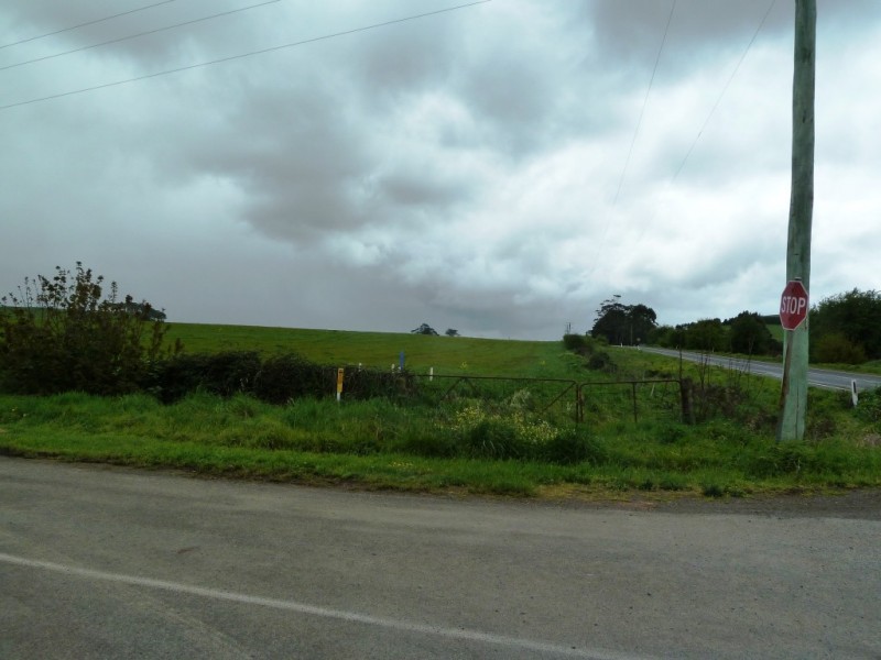 - Bungaree-Ballarat Road, Clarkes Hill VIC 3352