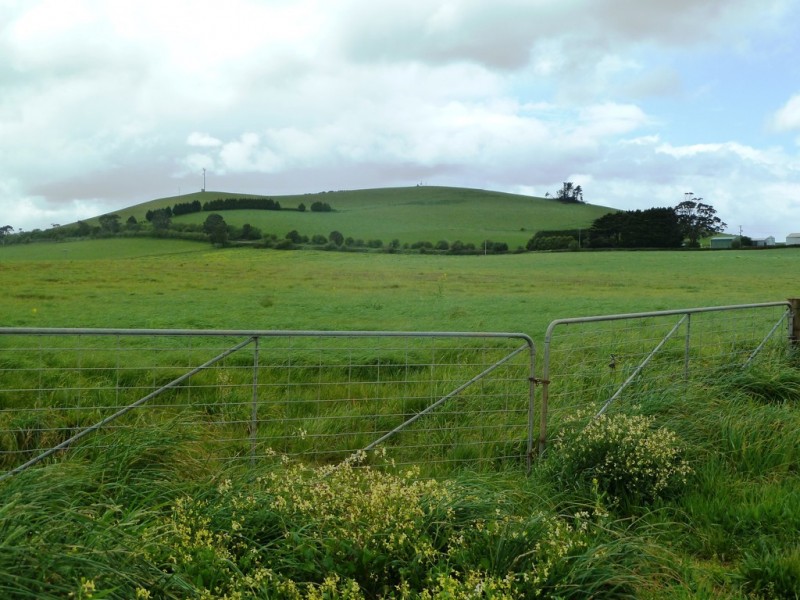 - Bungaree-Ballarat Road, Clarkes Hill VIC 3352