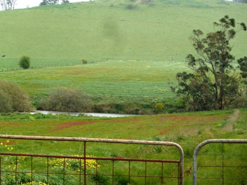 - Bungaree-Ballarat Road, Clarkes Hill VIC 3352