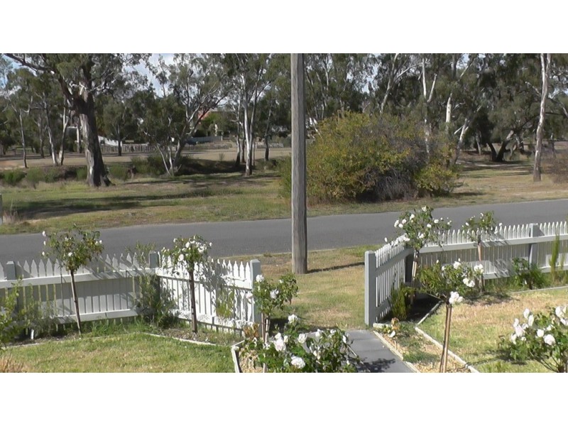 37 Faraday Street, Avoca VIC 3467