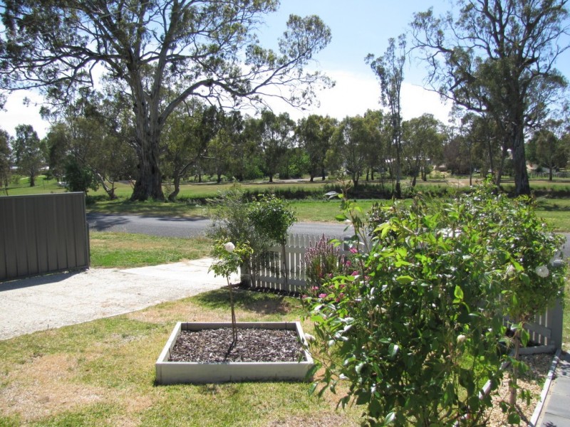 37 Faraday Street, Avoca VIC 3467