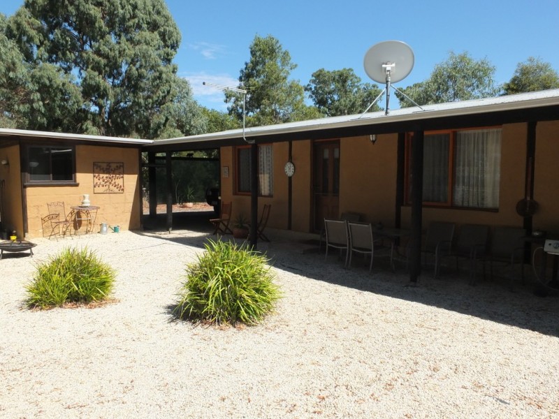 6 High Street, Navarre VIC 3384