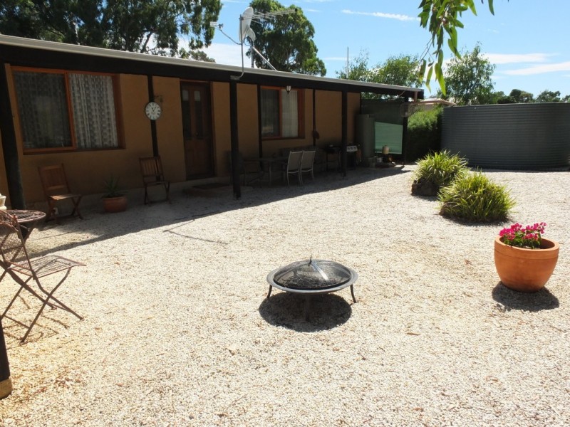 6 High Street, Navarre VIC 3384