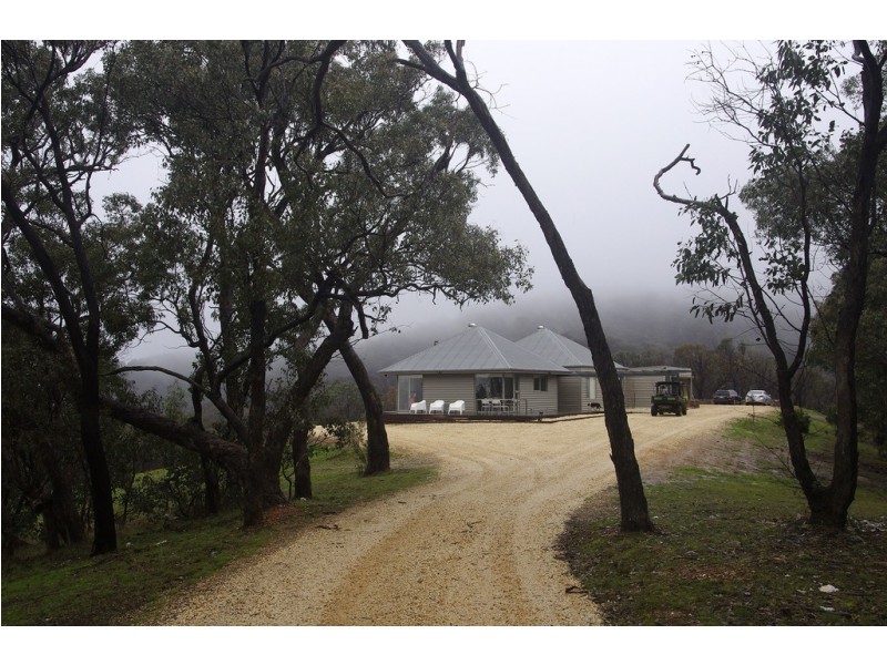 239 McAdams Lane, Moonambel VIC 3478