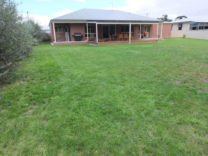 10 Faraday St, Avoca VIC 3467