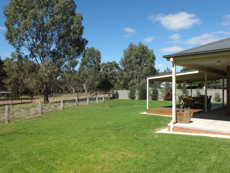 10 Faraday St, Avoca VIC 3467