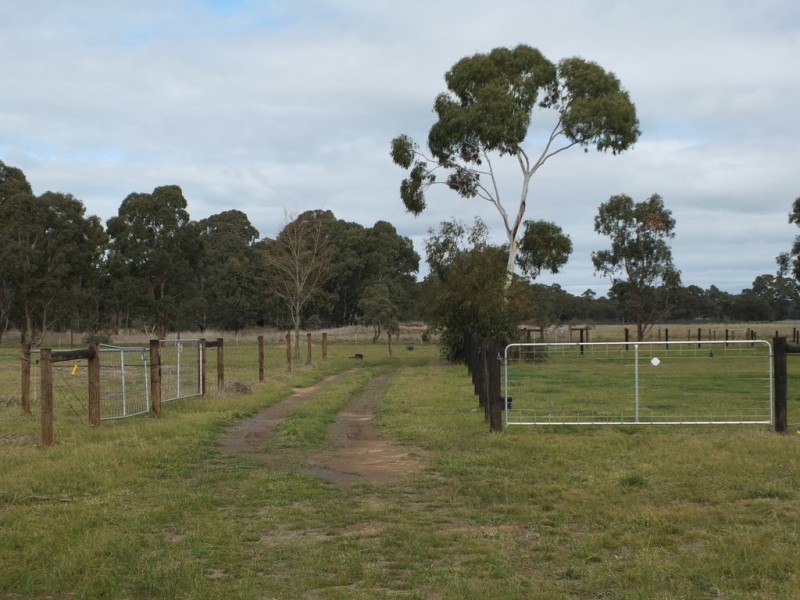 54 Belfast Road, Carisbrook VIC 3464