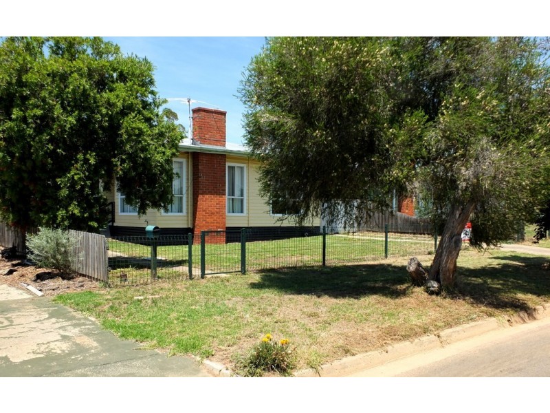 22 Davy Street, Avoca VIC 3467