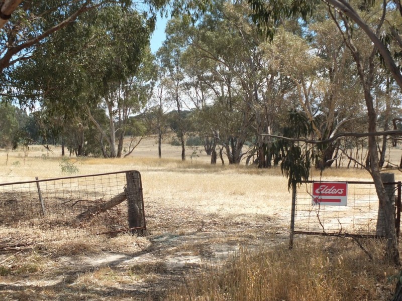 Lots 1,2,3,4, and CA’s 3A,20A,20C and 20F Moyreisk-Redbank Road, Redbank VIC 3477