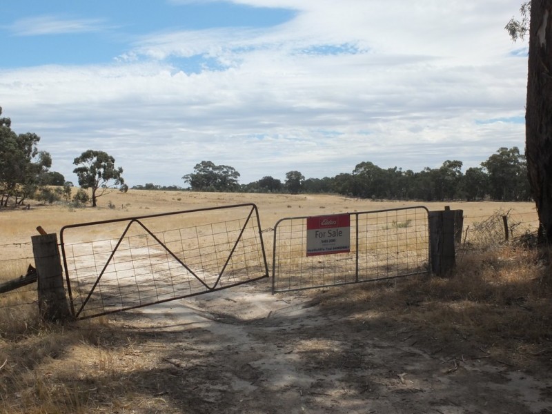 Lots 1,2,3,4, and CA’s 3A,20A,20C and 20F Moyreisk-Redbank Road, Redbank VIC 3477