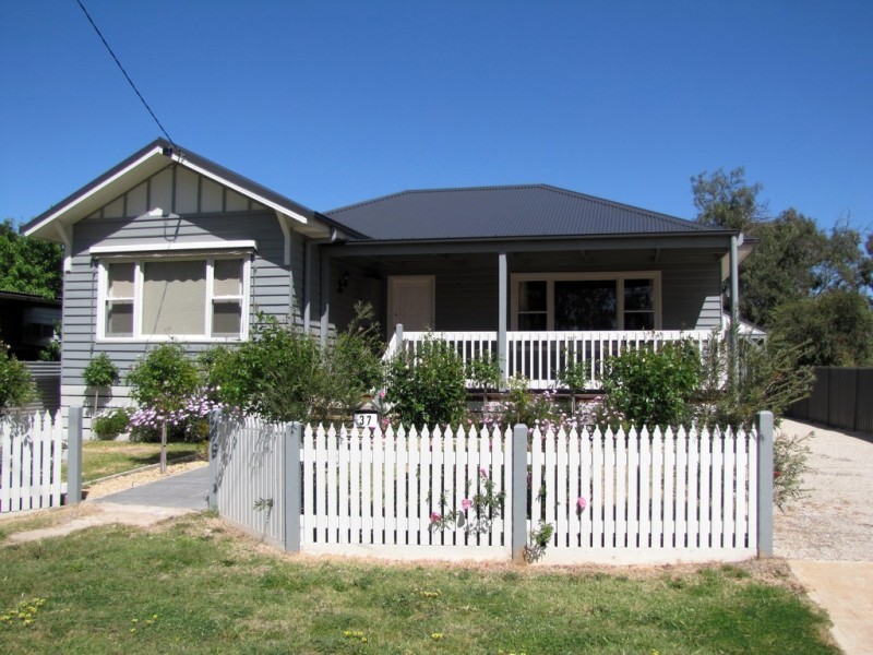37 Faraday Street, Avoca VIC 3467