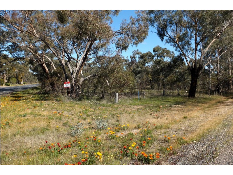 8 Coleman Road, Redbank VIC 3477