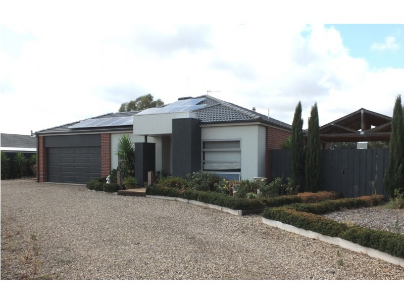 14 Summers St, Avoca VIC 3467