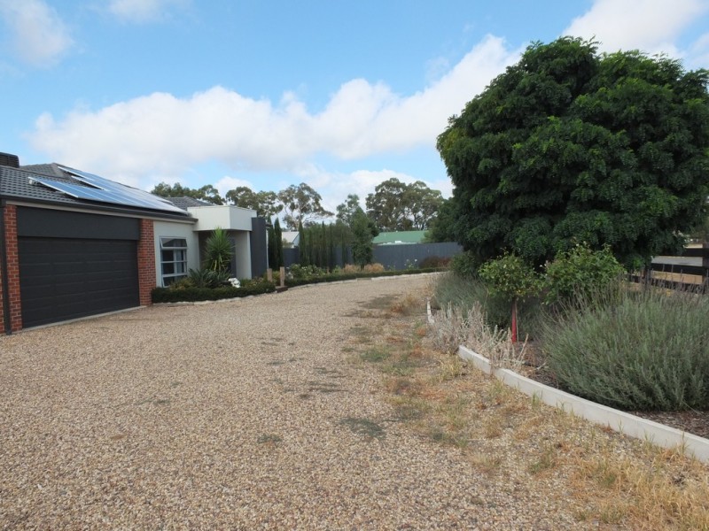 14 Summers St, Avoca VIC 3467