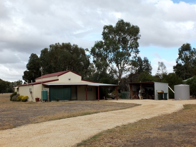 15 Pound Lane, Avoca VIC 3467