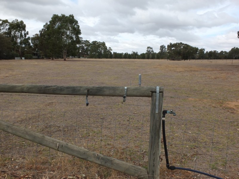 15 Pound Lane, Avoca VIC 3467