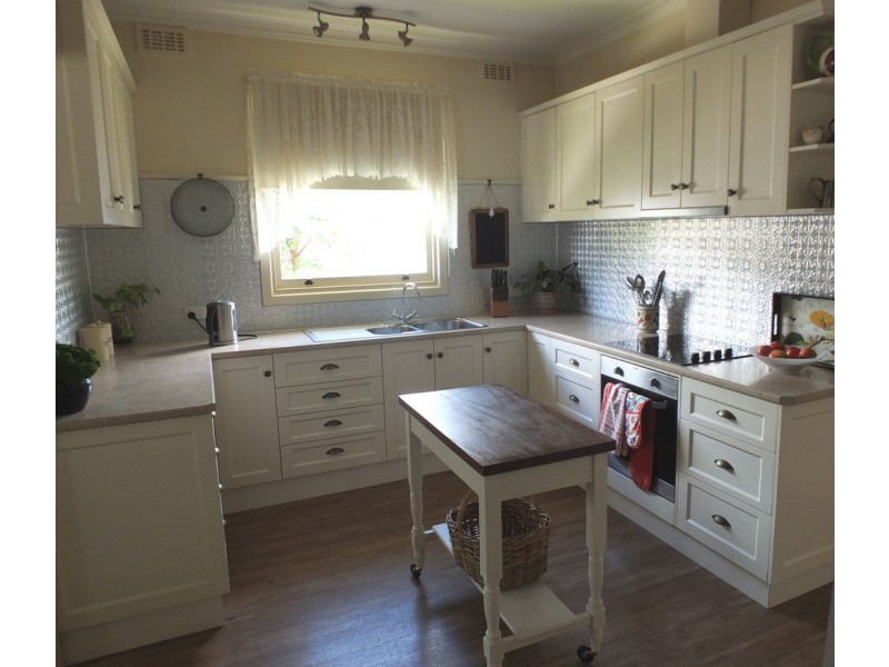 29 Faraday St, Avoca VIC 3467