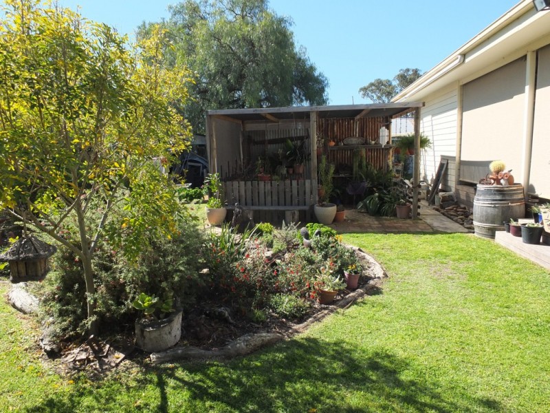 29 Faraday St, Avoca VIC 3467